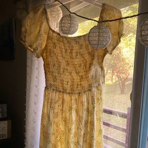 3/$10 🌼 smocked floral dress 🌼